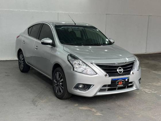 NISSAN VERSA 1.6 16V FLEXSTART SL 4P XTRONIC NISSAN VERSA 1.6 16V FLEXSTART SL 4P XTRONIC
